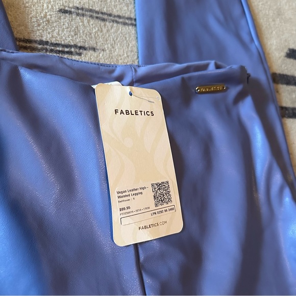 NWT Fabletics Vegan Leather leggings size small - Picture 4 of 7